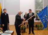 Šilutės rajono savivaldybei 2009 m. įteikta Garbės vėliava. Šilutės rajono savivaldybei 2009 m. įteikta Garbės vėliava.