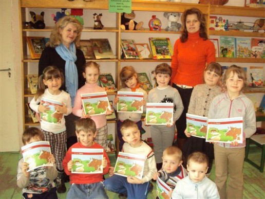 Tarptautinės vaikų knygos dienos išvakarėse, į Pagėgių vaikų biblioteką ,,Knyguoliukė“ sugužėjo mažieji knygučių namų bičiuliai - Pagėgių vaikų lopšelio - darželio ikimokyklinukai.