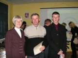 Lietuvos mokinių ir studentų sporto centro direktorė O. Babonienė, R. Valutis ir mokinys G. Šiaulinskas Centro direktorė O. Babonienė, R. Valutis, mokinys G. Šiaulinskas. Nuotraukos Akvilės Drachnerytės