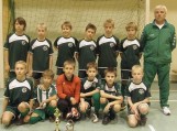 VšĮ „Šilutės sportas“ organizuotame vaikų (gim. 2011 m. ir jaunesni) futbolo 5x5 turnyre „Šilutės sportas“ taurei laimėti šilutiškių garbę gynė trenerio Broniaus Mackevičiaus auklėtiniai: Erikas Petravičius, Ainius Dulaitis, Arnas Činauskas, Domas Jurkšaitis, Mantas Šlajus, Modestas Šeputis, Karolis Pakalniškis, Tomas Stražnickas, Lukas Stražnickas, Tomas Gliaubicas, Virmantas Dapšas, S. Korženko, Domantas Šatkus, Tomas Kolpertas ir Martynas Bočkus. VšĮ „Šilutės sportas“ organizuotame vaikų (gim. 2011 m. ir jaunesni) futbolo 5x5 turnyre „Šilutės sportas“ taurei laimėti šilutiškių garbę gynė trenerio Broniaus Mackevičiaus auklėtiniai: Erikas Petravičius, Ainius Dulaitis, Arnas Činauskas, Domas Jurkšaitis, Mantas Šlajus, Modestas Šeputis, Karolis Pakalniškis, Tomas Stražnickas, Lukas Stražnickas, Tomas Gliaubicas, Virmantas Dapšas, S. Korženko, Domantas Šatkus, Tomas Kolpertas ir Martynas Bočkus. Nuotrauka Edvardo Lukošiaus