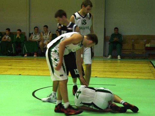 II kėlinio pabaigoje kairės kojos traumą patyrė ir nebegalėjo tęsti rungtynių rezultatyviausias "Šilutės" žaidėjas Vitalis Pancerevas
