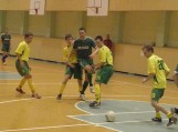 Kamuolį į FK „Šilutė“ (1995/96) komandos vartus adresavo Robertas Šmitas („Policija“). Kamuolį į FK „Šilutė“ (1995/96) komandos vartus adresavo Robertas Šmitas („Policija“). Nuotraukos Edvardo Lukošiaus