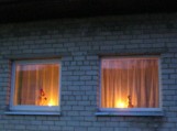 Traksėdžių pagrindinės mokyklos visų klasių mokiniai pasitiko auštantį sausio 13-osios rytą. Traksėdžių pagrindinės mokyklos visų klasių mokiniai pasitiko auštantį sausio 13-osios rytą.