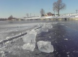 Šilutės ugniagesiai išpjovė ledą Nuotraukos Edvardo Lukošiaus