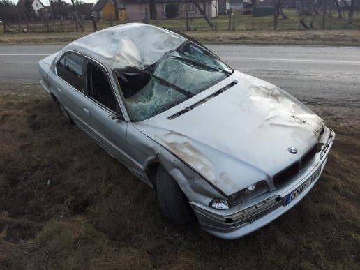 Skrydis per Vilkyčius baigėsi dviem "BMW" kūlversčiais