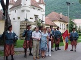 Brašovo miesto garbės sargyba. Georgo Baritiu bibliotekos direktorius Daniel Nazari (kairėje). Nuotraukos Bajoraičio viešosios bibliotekos