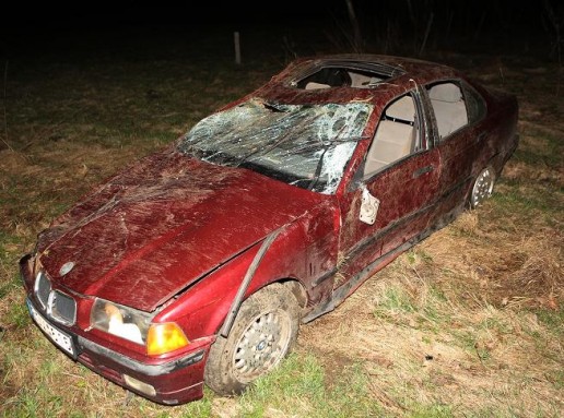 Žemaitkiemyje "BMW" nulėkus nuo kelio sužaloti du paaugliai