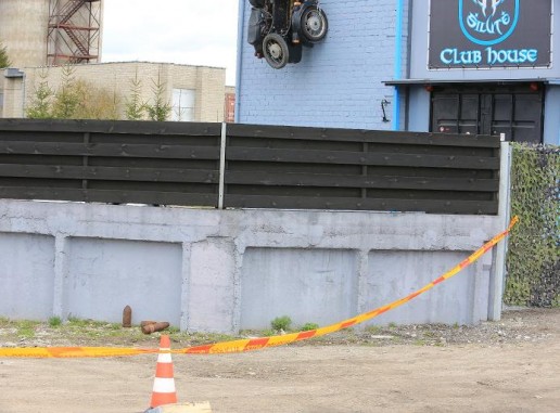 Sprogmenys prie baikerių klubo