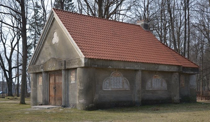 Šilutės  kapinių koplyčia 2013 m. balandį