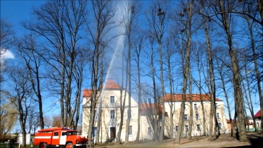 Kovų naikinimui pasitelkė ugniagesius