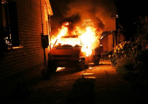 Degė politiko ir puikaus kulinaro automobilis ir sodyba