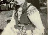 Eva Banaitytė tautiniais lietuvininkų rūbais. Nuotraukos Šilutės muziejaus