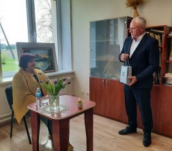 Autorę sveikina vicemeras E. Jurjonas