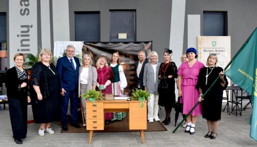 Astos Andrulienės ir bibliotekos archyvo nuotraukos