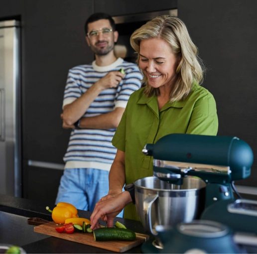 woman-cutting-vegetables