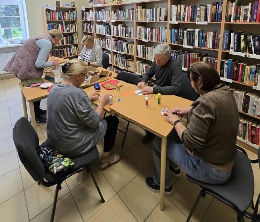 2026-10-07 - Vilkyškių biblioteka kvietė atrasti rudens spalvas knygų puslapiuose (7)