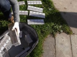 Automobilio slėptuvėse atvežtą kontrabandą rusas pristatė į sodybą Šilutės rajone