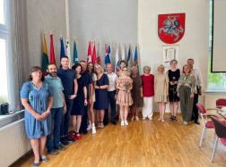 Pagerbti geriausi abiturientai ir juos mokę mokytojai