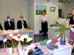 Vydūno viešojoje bibliotekoje – „ne iš kelmo spirtų“ kraštiečių kūrybos darbų parodos atidarymas