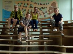 Tyli iškilių menininkų dovana Kauno priemiesčio vaikams