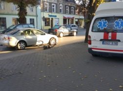 Jaunas vairuotojas nubloškė dviratininką