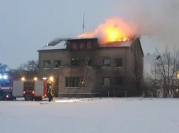 Liepsnojo buvęs muzikos mokyklos pastatas