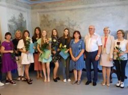 Pasveikinti geriausi abiturientai