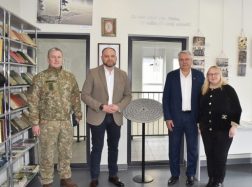 Vydūno viešojoje bibliotekoje – garbių svečių iš LR Krašto apsaugos ministerijos viešnagė