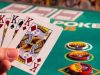 Pokeris internete – kaip išmokti žaisti pokerį neiškėlus kojos iš namų?