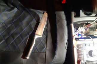 Neblaivus vyras su peiliu vijosi vairuotoją ir pasisavino „Audi A6“