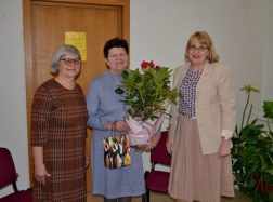 Stoniškiuose – įdomus, jaukus susitikimas su rašytoja Irena Buivydaite-Kupčinskiene