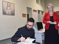 Vydūno viešojoje bibliotekoje – susitikimas su kunigu, kūrėju Benu Lyriu