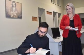 Vydūno viešojoje bibliotekoje – susitikimas su kunigu, kūrėju Benu Lyriu