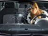 Ką daryti, jei pastebėjote įdaužą automobilio priekiniame stikle?