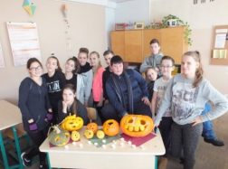 Moliūgų – žibintų  paroda „Vėlines pasitinkant“ Juknaičiuose