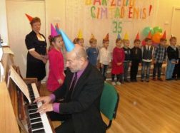 Vaikai šventė savo antrųjų namų gimtadienį