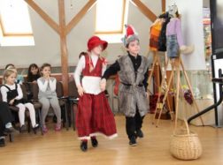 Pradinių klasių mokinių anglų kalbos festivalis „Mes – knygų šalyje“