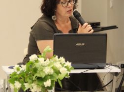 „Keliauti laiku“: susitikimas su istorinių romanų autore Gina Viliūne