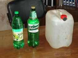 Policininkai rado naminės degtinės