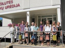 Kintų moksleiviai piešė mišką