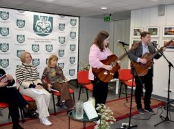 „Poezijos pavasaris 2025“ Pagėgiuose: žodžio ir muzikos šventė Vydūno viešojoje bibliotekoje