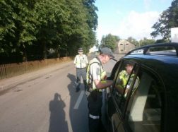 Policijos pareigūnai fiksavo vairuotojų blaivumą ir važiavimo greitį