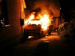 Degė politiko ir puikaus kulinaro automobilis ir sodyba