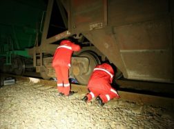 Traukinys mirtinai traumavo ant bėgių gulėjusį vyrą