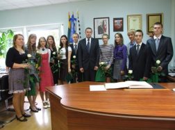 Savivaldybėje pagerbti geriausi 2010-2011 mokslo metų abiturientai