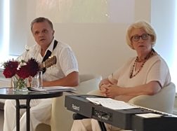 Vienoje kompaktinėje plokštelėje – muzika ir eilės