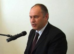 A.Endzinas duobėtu keliu nebevažinės