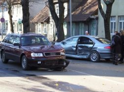 „Metalinė“ avarija paralyžiavo eismą Šilutės centrinėje gatvėje