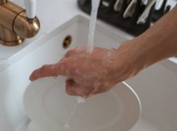 Kaip išvalyti virtuvinio maišytuvo antgalį – aeratorių?