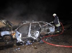 Juknaičiuose sudegė kontrabandininkų automobilis su cigaretėmis